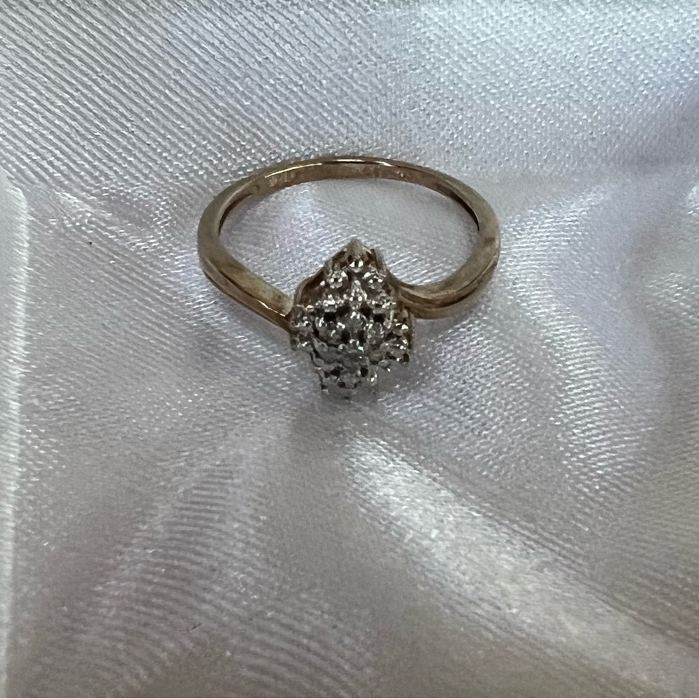 Diamond accent ring